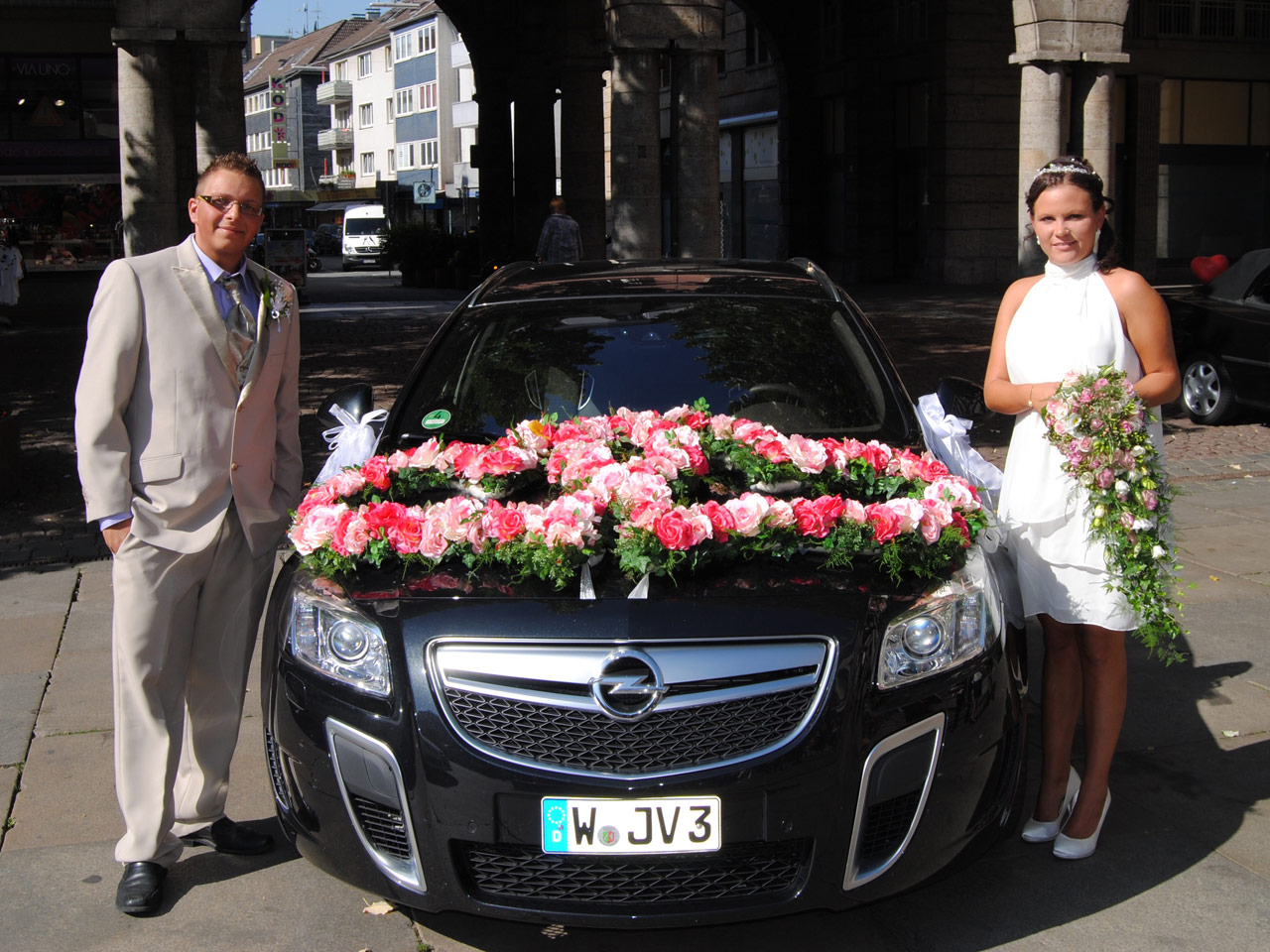 Besonderer Autoschmuck fürs Hochzeitsauto - Hochzeit Auto Aufkleber, Blumen  und Schmuck
